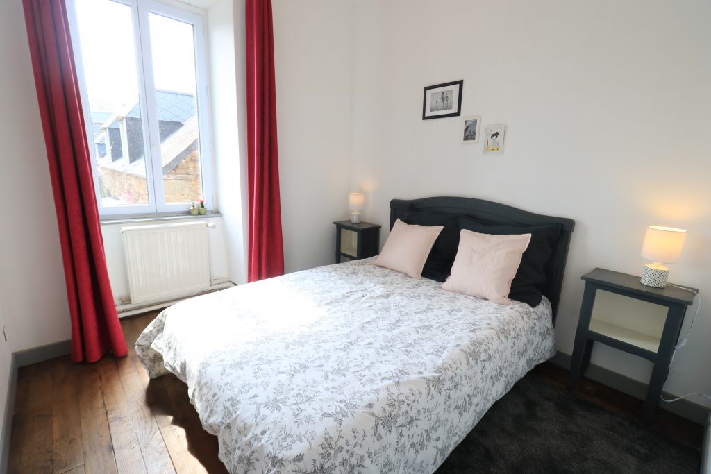 petite chambre lit 140 x 190 cm